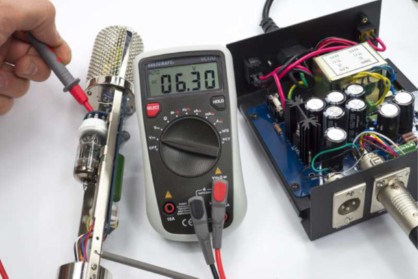 Signal test with D-12 connected to preamp and output showing audio signal on a level meter.